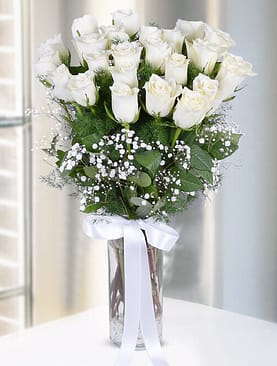 25 beyaz gül vazo