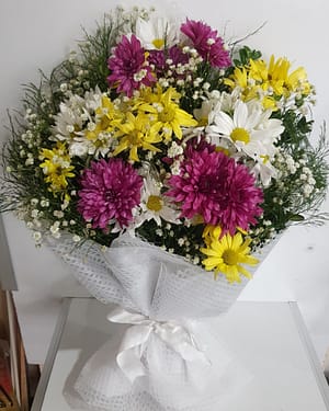 renkli papatya buket