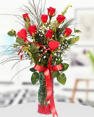 7 kırmızı gül vazo