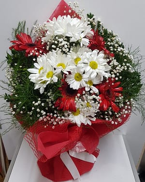 beyaz papatya kırmızı gerbera buket