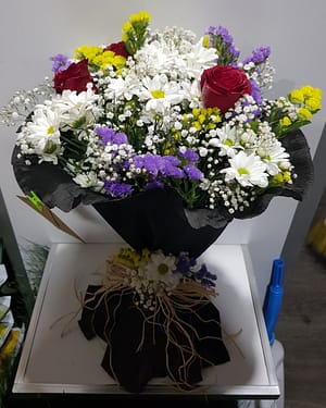 renkli mevsim buket ve kırmızı gül buket