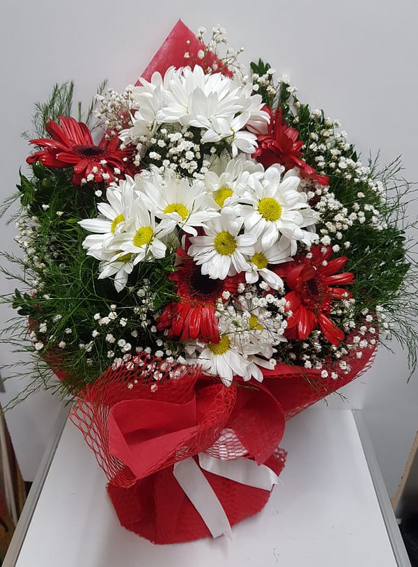 beyaz papatya kırmızı gerbera buket